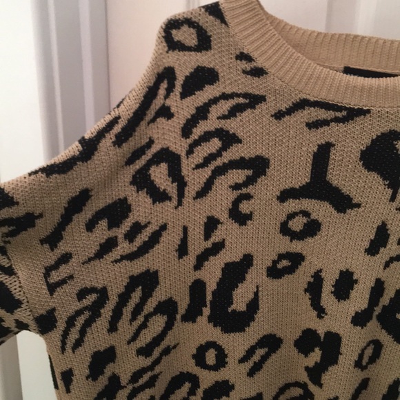 Oversized Sweatshirt. - Picture 3 of 4